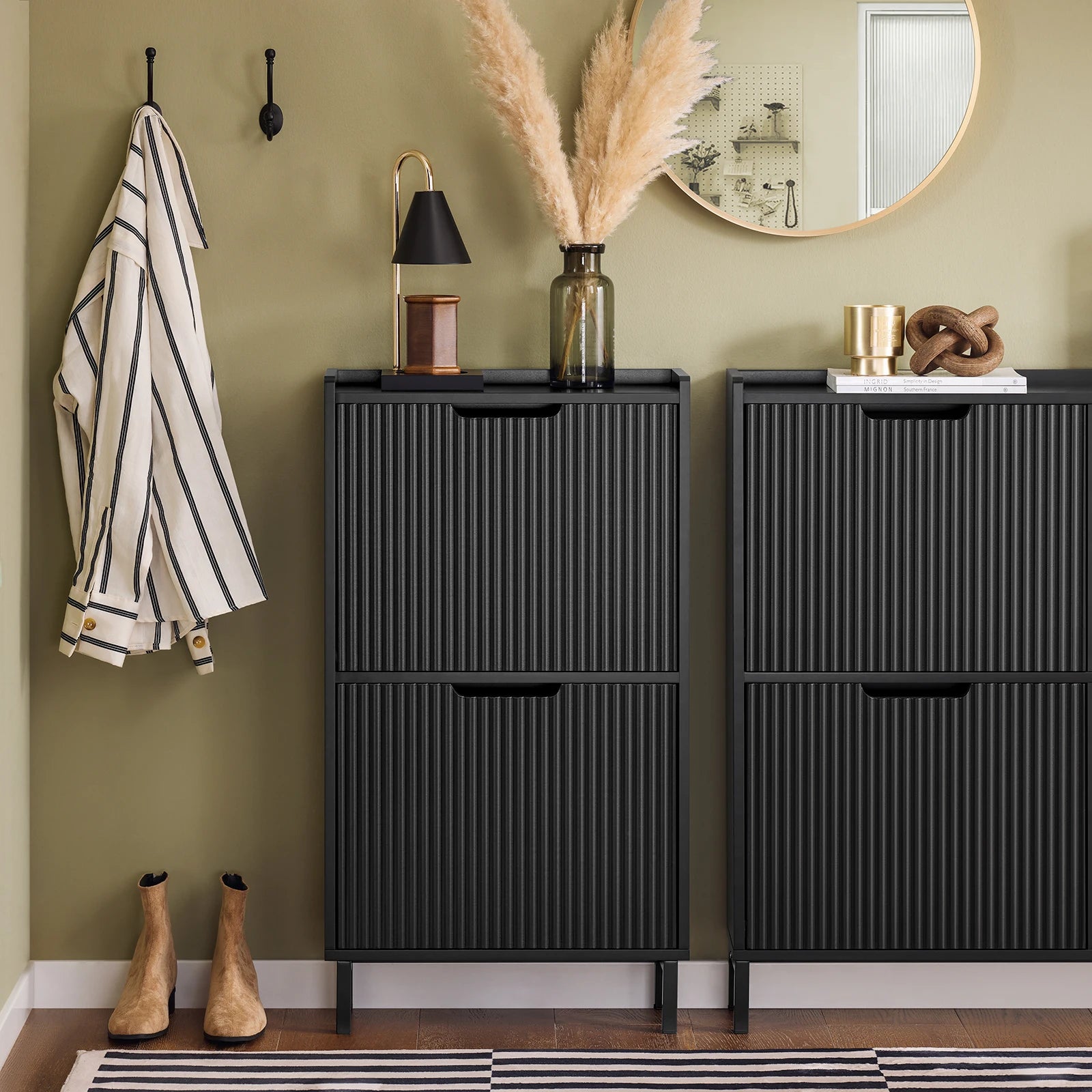 Commode noir a 2 étagères en bois