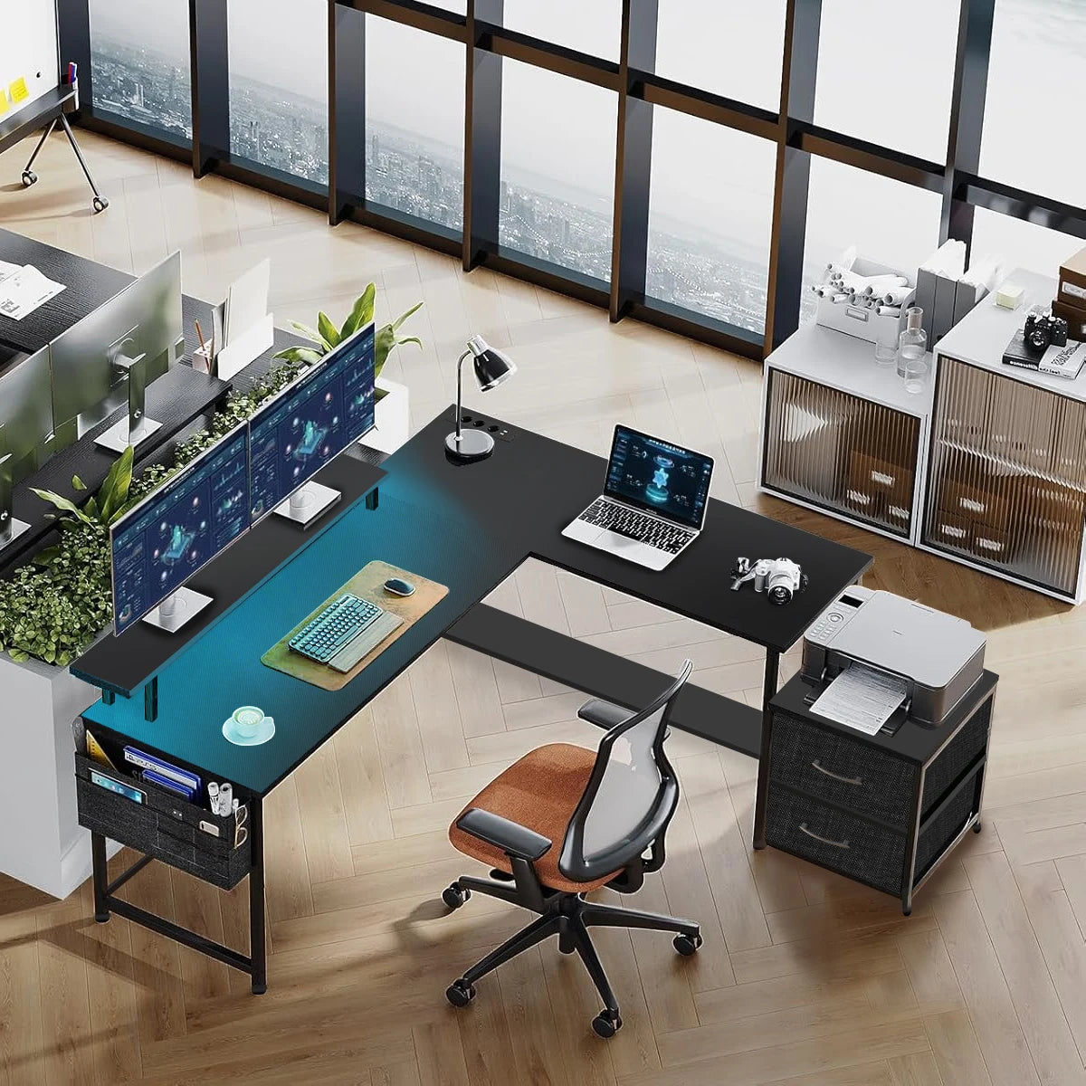 Bureau d'angle noir avec rangement et LED