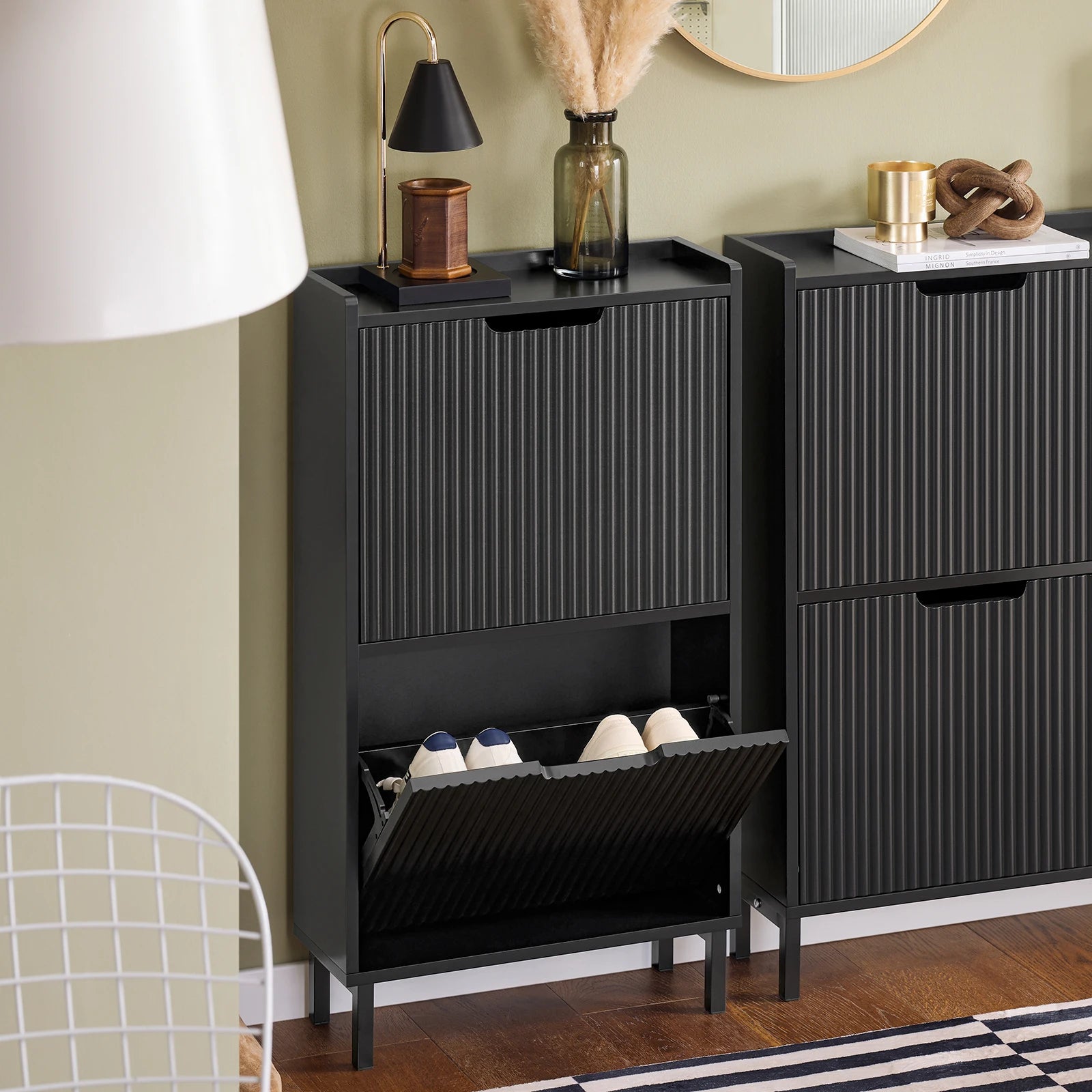 Commode noir a 2 étagères en bois