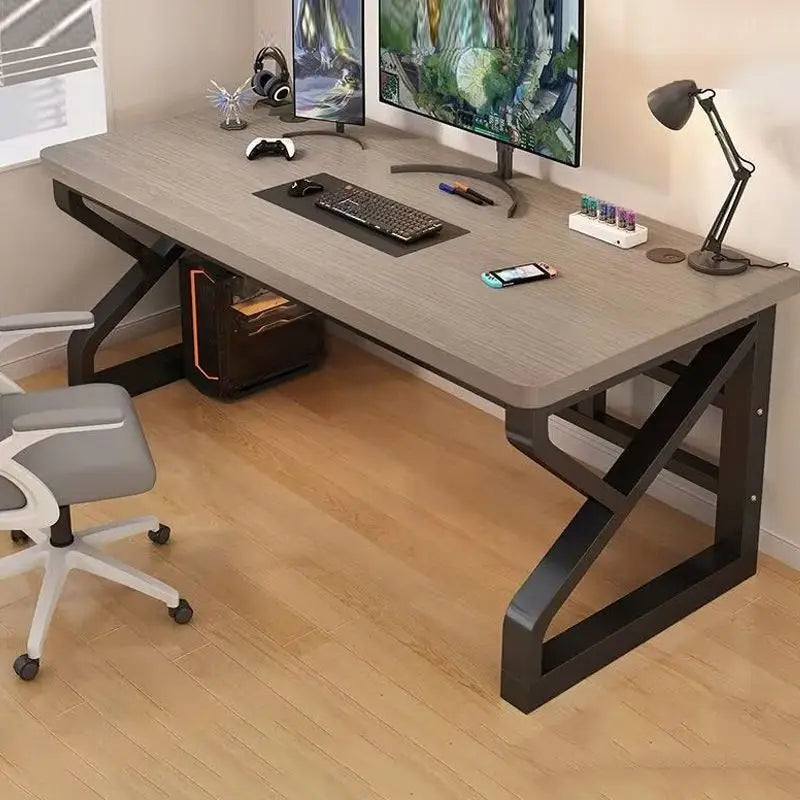 Bureau large minimaliste de travail