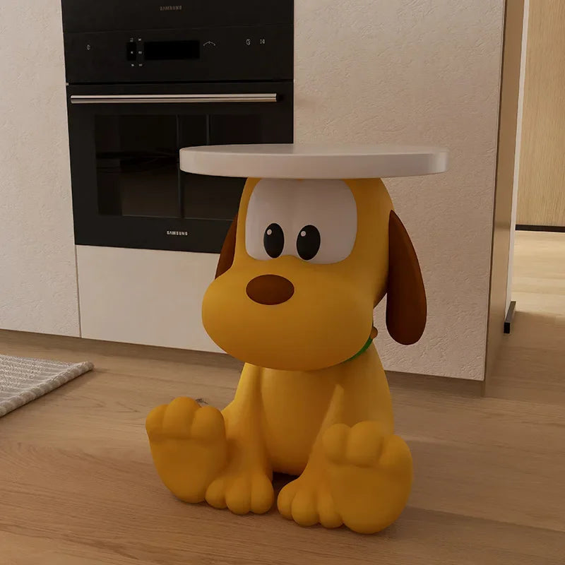 Table basse de décoration avec sculpture chien jaune