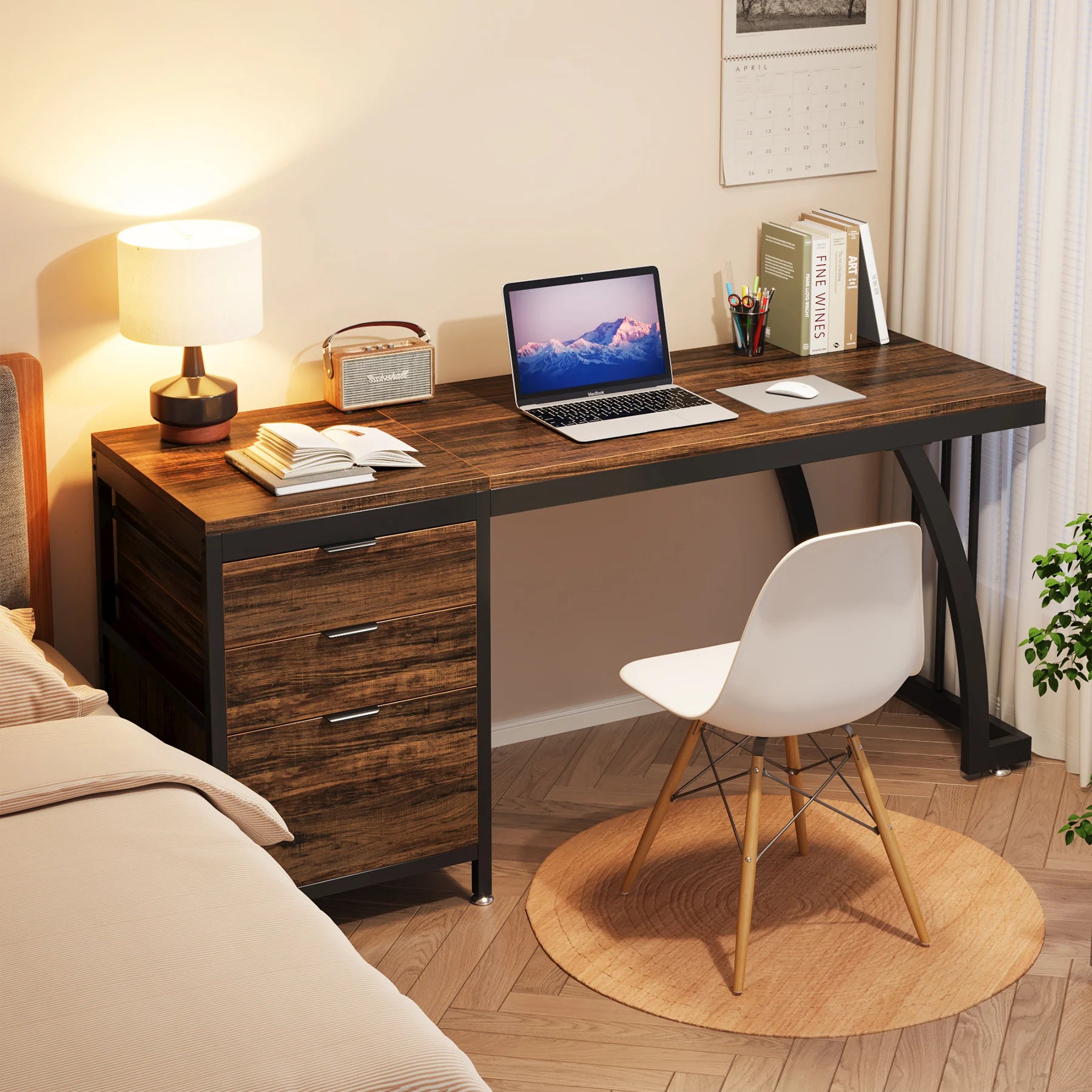 Bureau en bois avec rangement minimaliste
