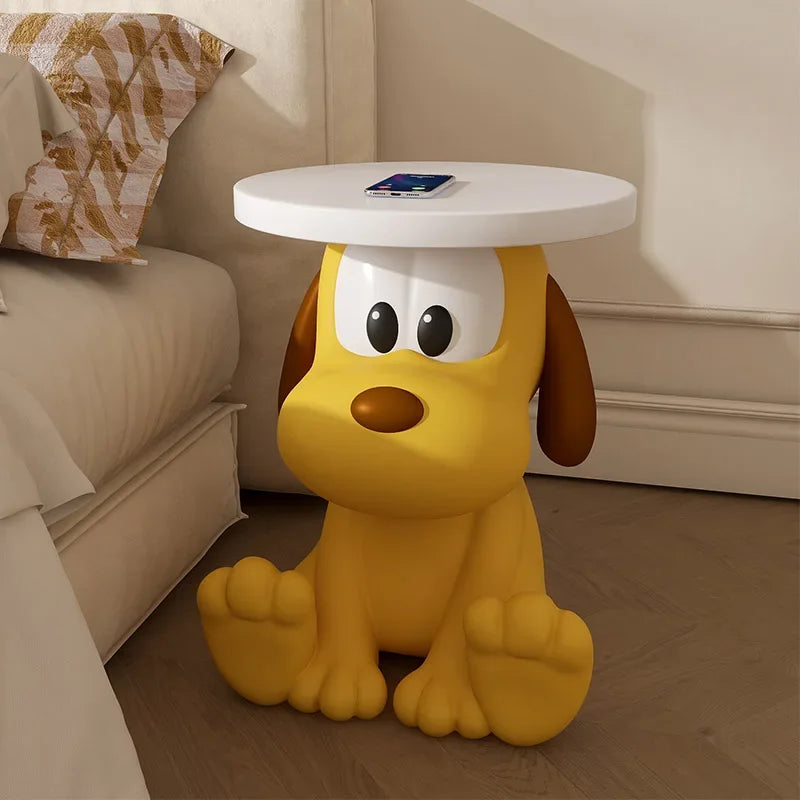 Table basse de décoration avec sculpture chien jaune